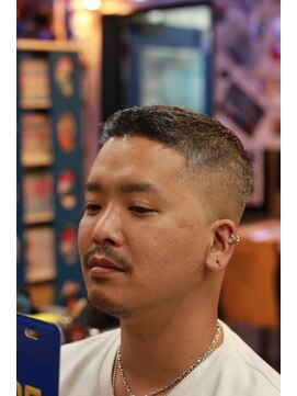 カットハウス ウェーブアップスキンフェード