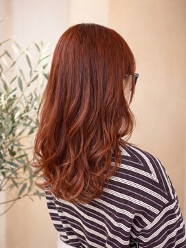 モゴイケブクロ(MOGO IKEBUKURO) 赤みニュアンスレッドセミロング