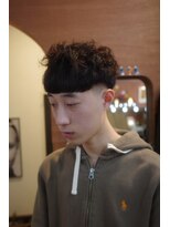 エディ(Edy)&nbsp;マッシュ刈り上げスペインカールメンズパーマ外国人風眉毛カット