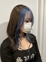 ナンバーウルスキキ(N°ulus kiki)&nbsp;フェイスフレームブルー/ミディアムウェーブ/派手髪/名駅