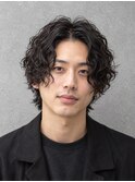 30代スパイラルパーマ×大人センターパート×ビジネスカジュアル