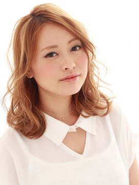 クィーンズガーデンバイケーツーギンザ(QUEEN’S GARDEN by K two GINZA) ［K-two銀座］センターパート×小顔カット♪セクシ-大人ウェーブ