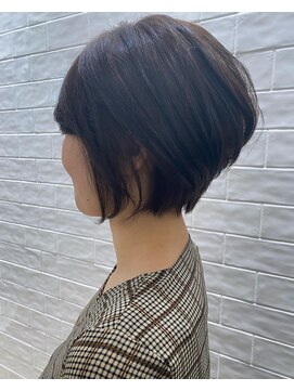 ステア ケース(stair case) 【大人かわいい ツヤ髪】前下がり レイヤー ショートボブ