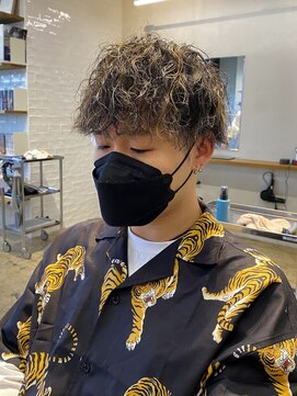 ザデイ カットアンドカルチャーショップ(THE DAY CUT&CULTURE SHOP) ツイストスパイラル×ハイライト[メンズカット/パーマ]