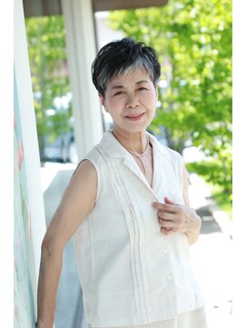 アンヘアナチュラル ツーブロックグレイショート