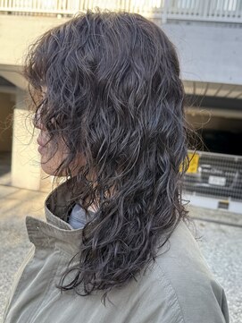 ナループロアオハナ(Nalu pu loa ohana) ロングパーマ/くるくるパーマ/パーマ/大きめカールパーマ