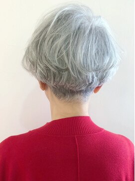 リコ(LIKO) 大人のグレイショートスタイル☆大人ヘア/似合わせ/白髪染め