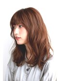 毛先が遊ぶセミロング・ゆるふわリラクシーに（サイド）