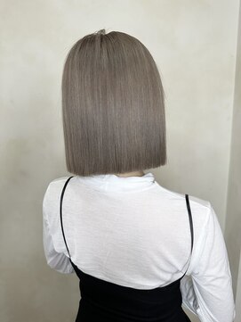 アンベル(ANBEL) 切りっぱなしボブ×グレージュ