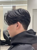 カルム(kalm)&nbsp;メンズセンターパートウルフセンターパートニュアンスパーマ襟足