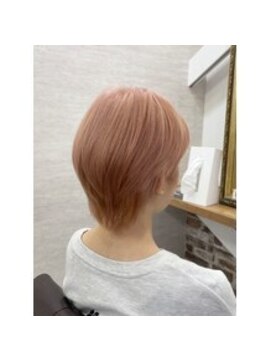 ショートカット　ピンクベージュ　ダブルカラー　ブリーチ　