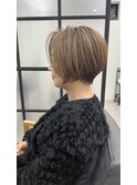 50代　ショートカット　白髪ぼかし