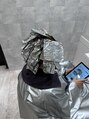 イーズ バイ インス(Yeeee.s by INCE) 白髪率に合わせてハイライトを入れる工程