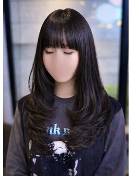 ロロネー 池田(Lolonois) ダークブラウン × ロングレイヤーカット|艶ストレート