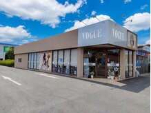ヴォーグ美容室 タクト店の雰囲気（ショッピングプラザタクトの敷地内）