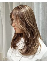 ファムバイアヴァンス(Femme by AVANCE.) 束感ニュアンスミディ×極細ハイライト