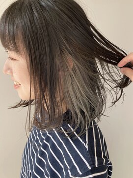 ヤエ(yae) グレーのインナーカラー