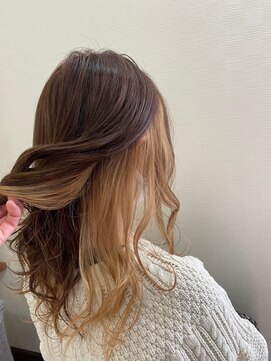 美容室 メザミー MESAMIES セクションカラーインナーカラーレイヤーミルクティーベージュ