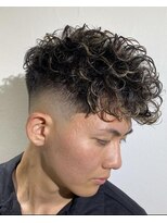 ドルクス 日本橋(Dorcus)&nbsp;スペインカール　ネイマール風の髪型　パーマ　フェード