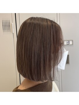 トゥーザシー(TO THE SHE) ボブ × グレージュ