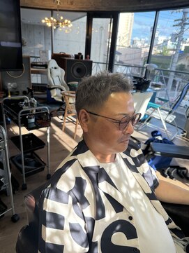 キャラクター(character) 大人グレージュショート