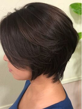 ヘアークリアー 春日部 大人女性の髪のツヤが映えるショートボブ/30代40代50代