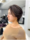 センターパートのショートヘア［大人のショートカット/新宿］