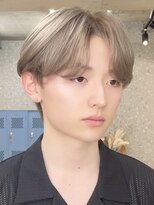 韓国メンズピンクベージュミルクティーカラーセンターパートヘア