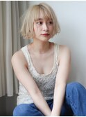 大人小顔艶髪金髪内巻きボブディホワイトブロンド美髪ハイライト