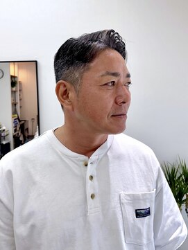 ヘアーサロン ヨリオカ 大人の七三分け　サイドパート