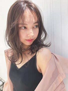 アトリエサニーデイ(atelier SUNNY DAY) ミディアムレイヤー/グレージュ/前髪カット/顔まわり/セミロング