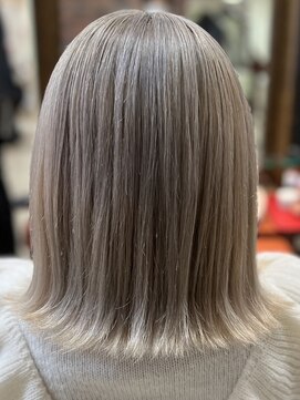 ヘアークリアー 春日部 大人可愛いキレイなホワイトカラー/透明感抜群/30代40代50代