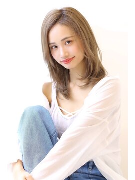 オーロ(ORO) ミディアムレイヤー小顔カット