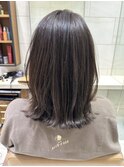外ハネミディアムヘア