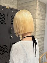 ヲタク(wotaku.) ホワイトブロンド抜きっぱなしブロンドホワイトブリーチミニボブ