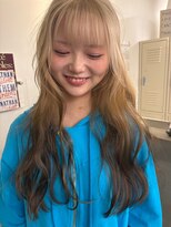 トナリ(tonari)&nbsp;ロングさん特権のデザイン/根元が明るいルーツカラー