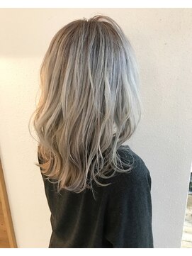 エイト オキナワ 沖縄新都心店(EIGHT okinawa) 外国人風ハイトーンホワイトアッシュ