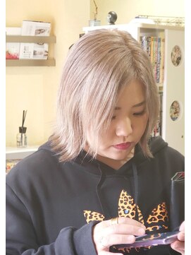 サムブリッジ(SOMEBRIDGE) ★2020年夏オススメなブロンドヘアカラーセミディ【SOMEBRIDGE】