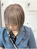 切りっぱなしボブ×ホワイトベージュ