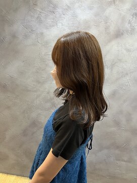 シキ(SIKI) ミディアムヘア/レイヤーカット/20代/30代