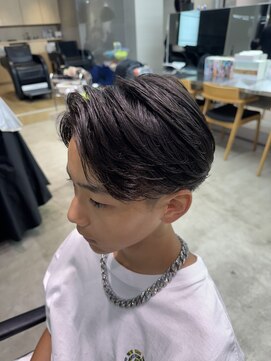 レタッチ バイ フィフス 天神大名(RETOUCH by fifth) ニュアンスパーマセンターパート毛流れパーマメンズヘア波巻き