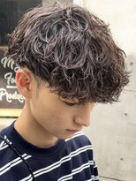 マグ カーネ バイ フィフス(Mag KANE by fifth) 波巻きスパイラルパーマメンズマッシュセンターパート刈り上げ