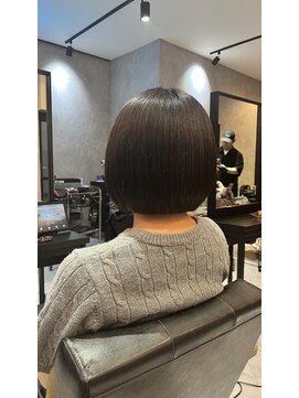 リリス(Lilith) ナチュラルブラウン×ワンレンボブ