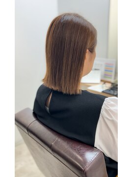 エレノア 自由が丘店(Eleanor) ぱつっとボブ/切りっぱなしボブ/ベージュカラー/白髪ぼかし