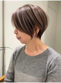 ハイライト白髪ぼかしダブルカラーインナーカラーショートボブ