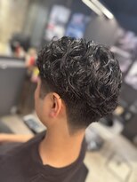 フランクスバーバー アンド ビアークラブ(FRANK'S BARBER and BEER CLUB)&nbsp;刈り上げセンターパート/フェザーパーマ/サーフカール/有楽町