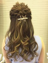 ヴィサージュ(VISAGE)&nbsp;おしゃれハーフアップスタイル