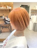 ショートボブオレンジカラー前下がりボブ
