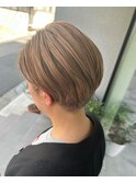 ショートブリーチありミルクティーアッシュボーイッシュ前髪なし