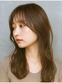 ヘーゼルグレージュのゆるウェーブ×ラウンドバングロング